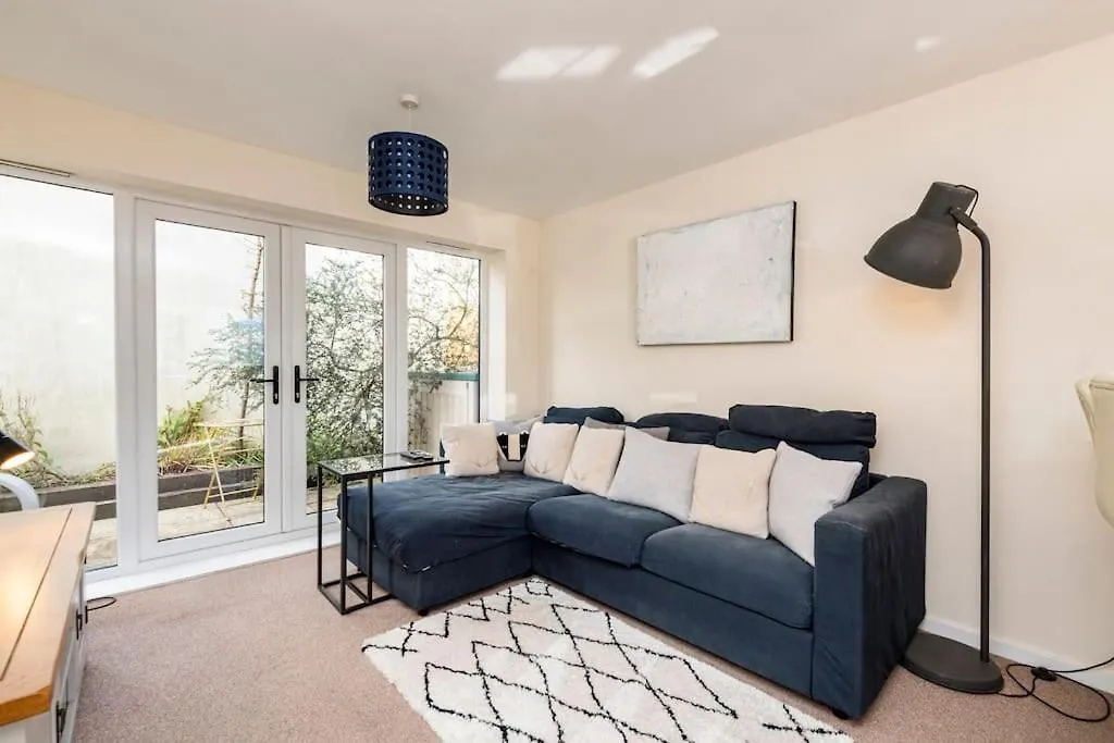 Holiday home Three Bedroom Detached Home With Parking, Dog Friendly, Quiet Location, Short Drive To Beach! Bournemouth