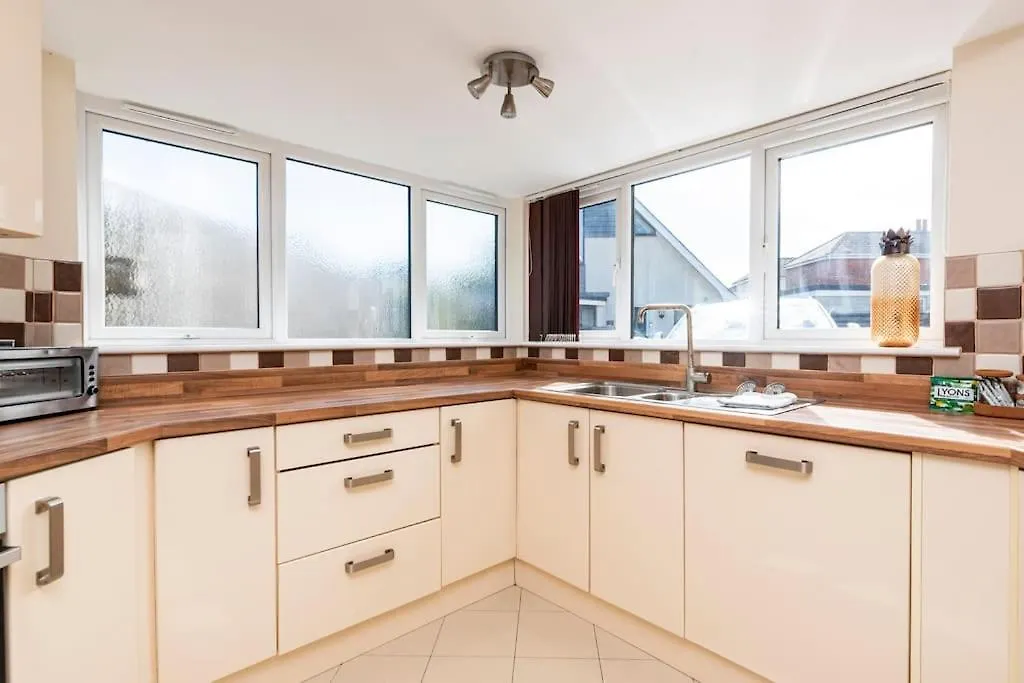 Three Bedroom Detached Home With Parking, Dog Friendly, Quiet Location, Short Drive To Beach! Bournemouth